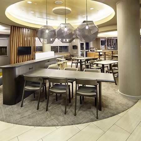 Springhill Suites By Marriott Chicago Waukegan/Gurnee Экстерьер фото